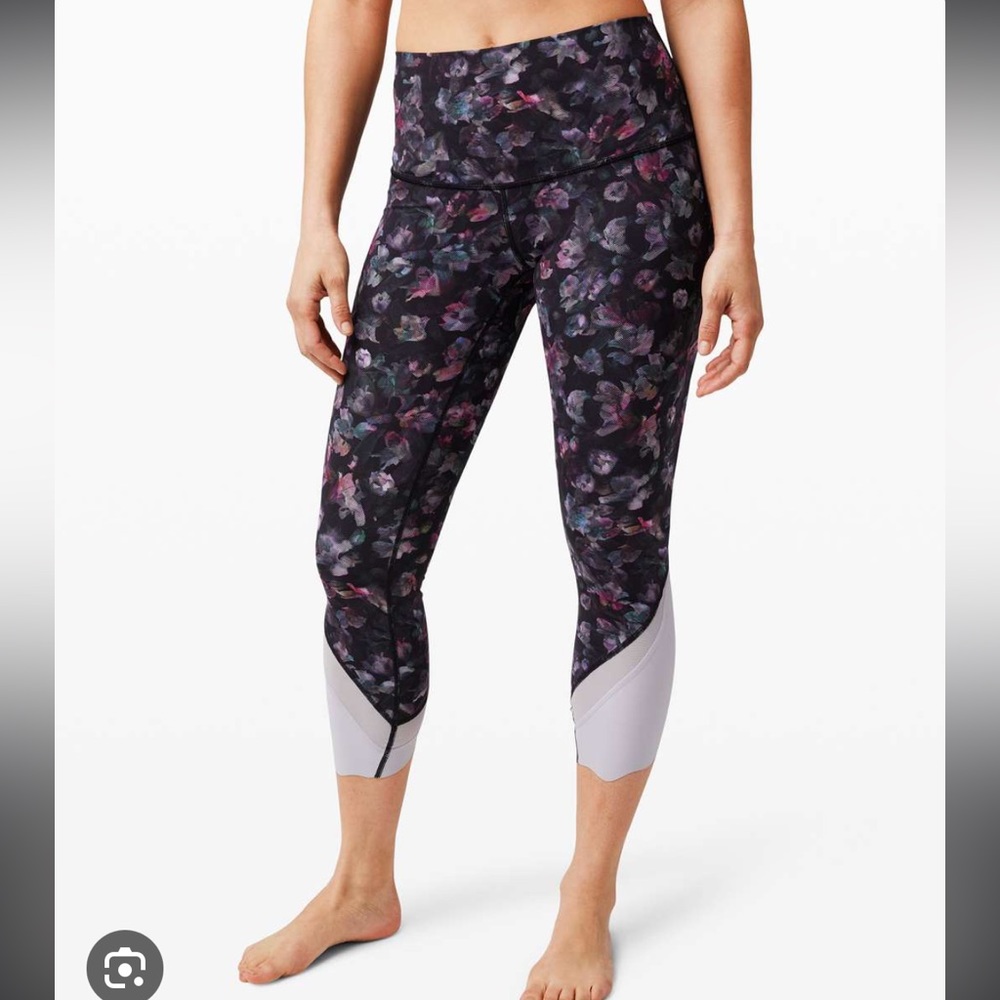 Lululemon Wunder Under cropped scallop size 10